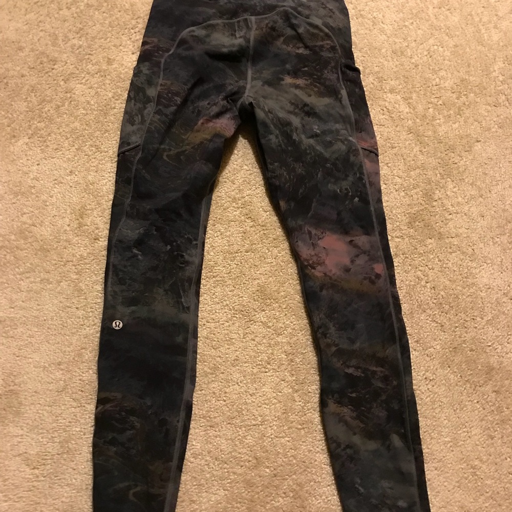 LULULEMON LEGGINGS SIZE 6